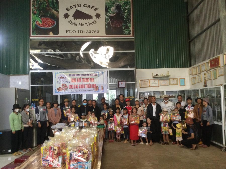 Hoạt động cộng đồng: Eatu Café tặng quà trung thu 2023 cho các em nhỏ xã Ea Tu