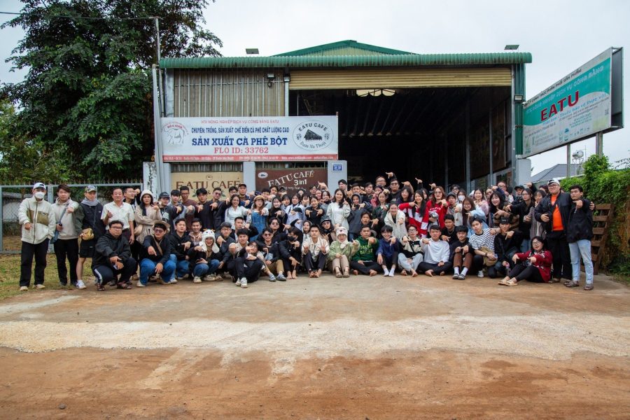 Đoàn sinh viên Đại Học FPT có chuyến đi thực tế đền vùng sản xuất cà phê Ea Tu